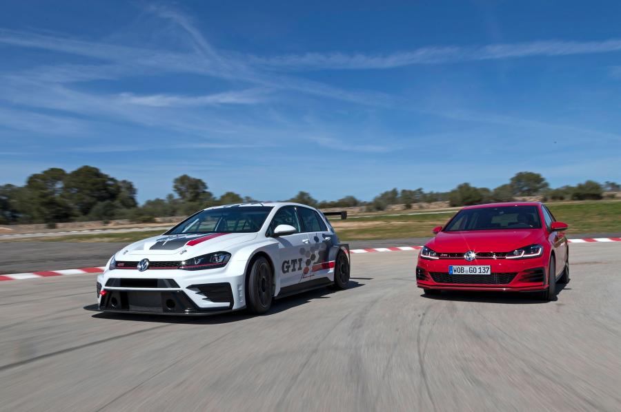  Volkswagen Golf GTI TCR 2017 года  (фото 31 из 33)